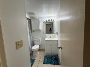 1700 SW 16th Ct, Unit J-4 Cozy College Condo in Gainesville, FL - Building Photo - Building Photo
