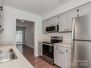 2704 New Hamlin Way in Charlotte, NC - Foto de edificio - Building Photo