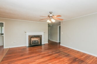 1085 Meadow Heights Dr in Jackson, MS - Building Photo - Building Photo