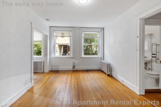 170 Maple St, Unit #110 in Malden, MA - Foto de edificio - Building Photo