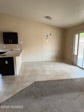 8041 S High Canyon Dr in Tucson, AZ - Building Photo - Building Photo