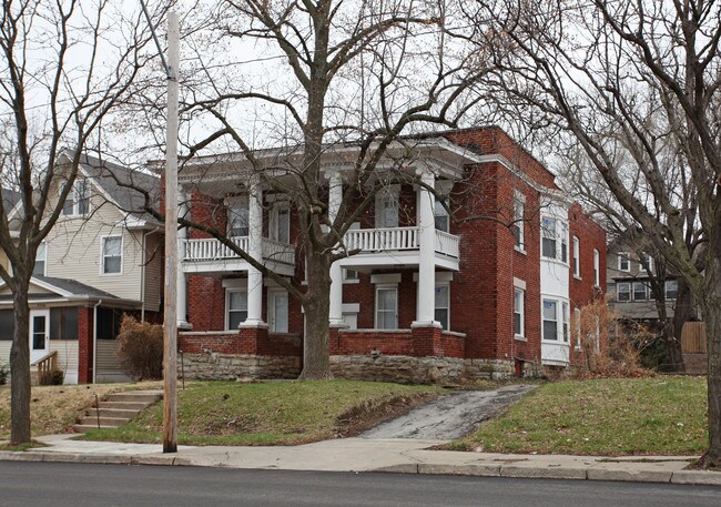 4330 Troost Ave in Kansas City, MO - Foto de edificio - Building Photo