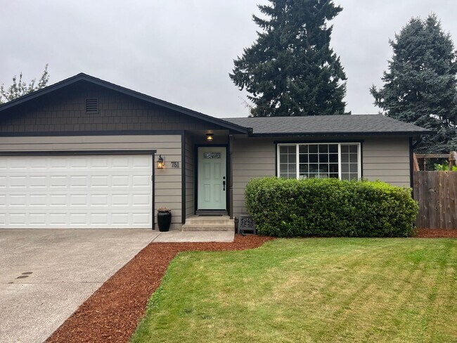 751 Laksonen Loop in Springfield, OR - Foto de edificio - Building Photo