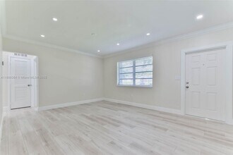11527 SW 81st Rd in Pinecrest, FL - Building Photo - Building Photo