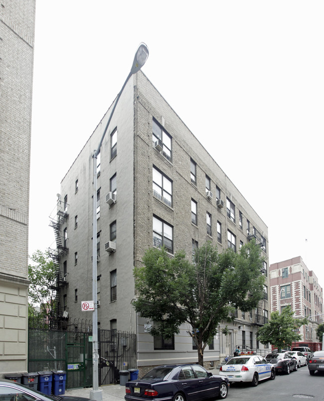 St Angela in Bronx, NY - Foto de edificio - Building Photo