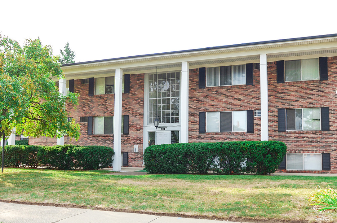 Somerset Manor East Apartments in Sterling Heights, MI - Foto de edificio