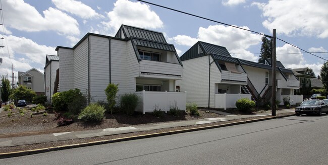 Burnside East in Portland, OR - Building Photo - Building Photo