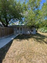 902 N D St in Harlingen, TX - Building Photo