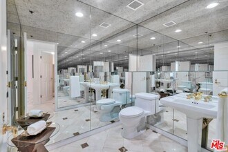 10724 Wilshire Blvd in Los Angeles, CA - Building Photo - Building Photo