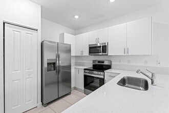 5515 NW 27th St in Lauderhill, FL - Building Photo - Building Photo