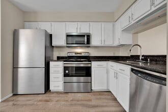 105 Caleta Beach in San Antonio, TX - Building Photo - Building Photo