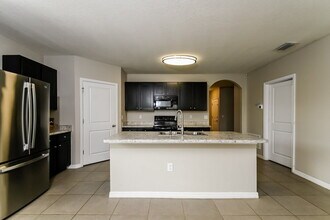 8108 Bilston Village Ln in Gibsonton, FL - Building Photo - Building Photo