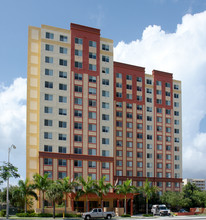 Brisas Del Mar Apartments in Miami, FL - Foto de edificio - Building Photo