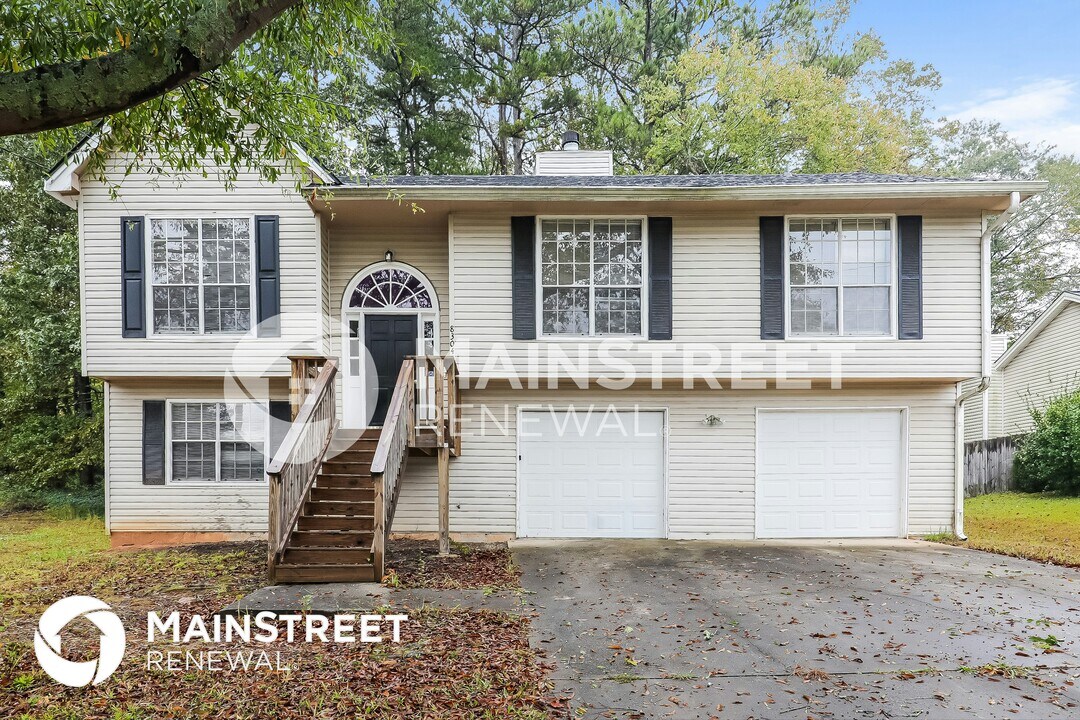 8304 Beechwood Trce in Riverdale, GA - Foto de edificio