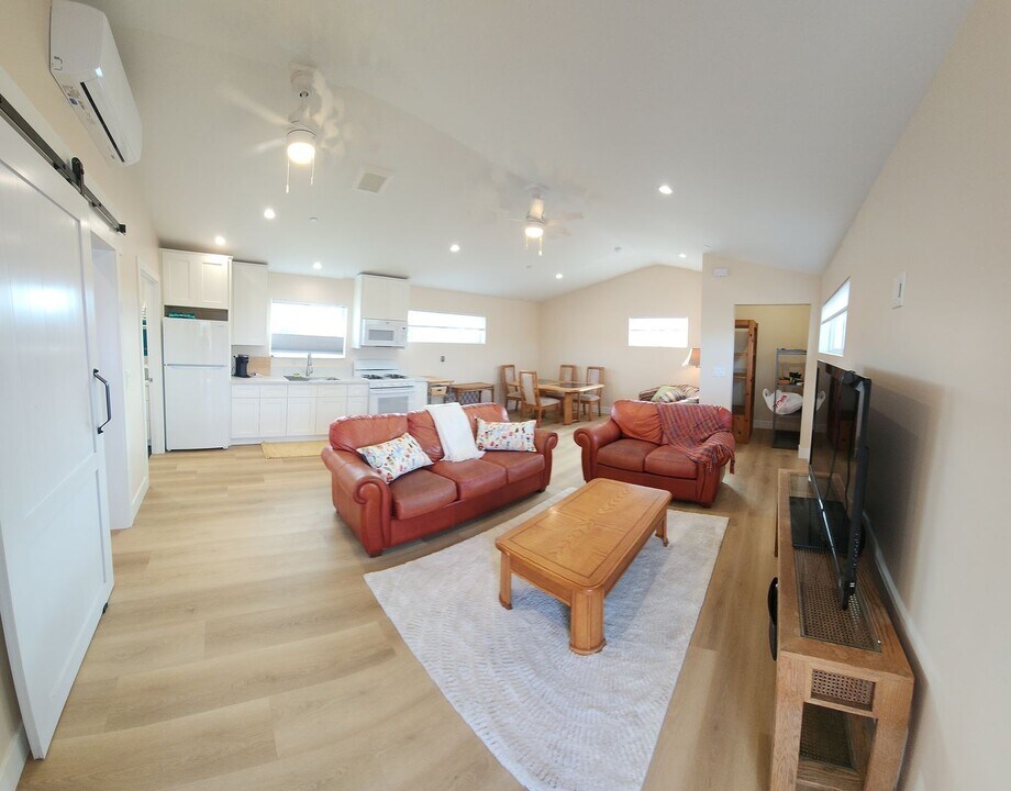 1330 8th St in San Luis Obispo, CA - Building Photo