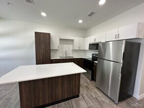 302 Sylvia Handy Dr in Elsa, TX - Building Photo - Building Photo