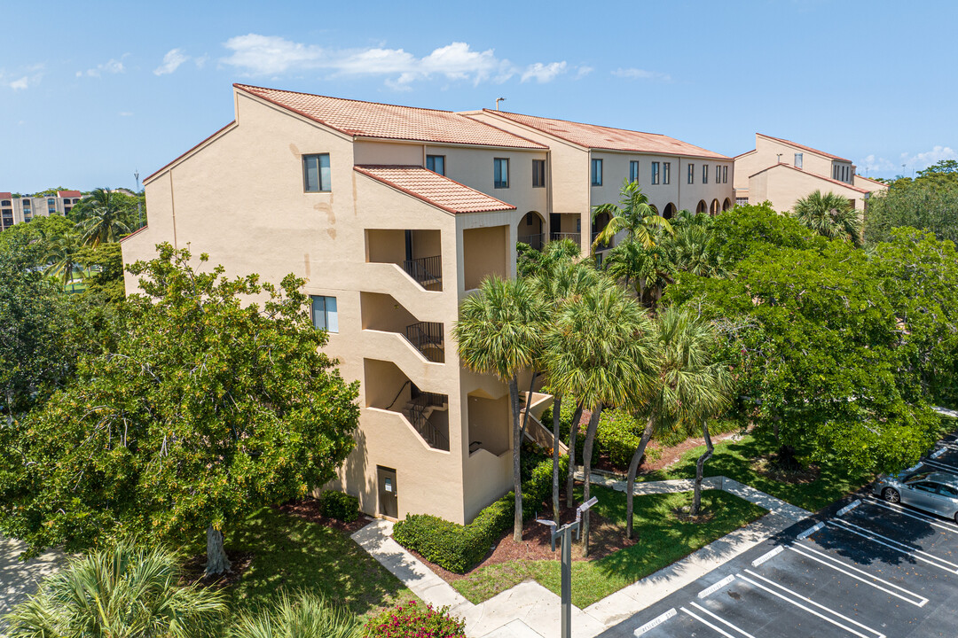 Delray Racquet Club in Delray Beach, FL - Building Photo