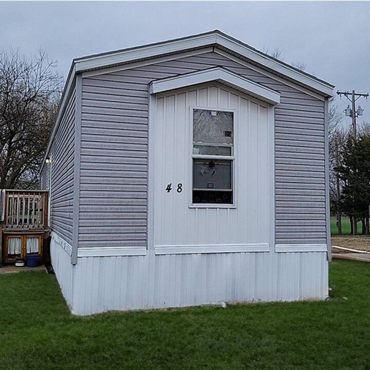 300 W Albert St in Maize, KS - Building Photo