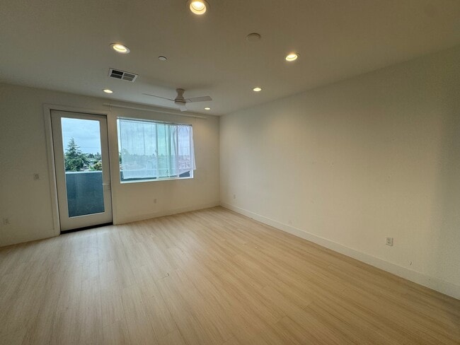 9887 MacArthur Blvd, Unit 2515 in Oakland, CA - Foto de edificio - Building Photo