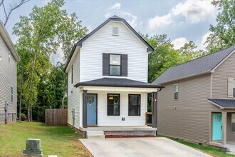 925 Oak Ln in Clarksville, TN - Building Photo - Building Photo