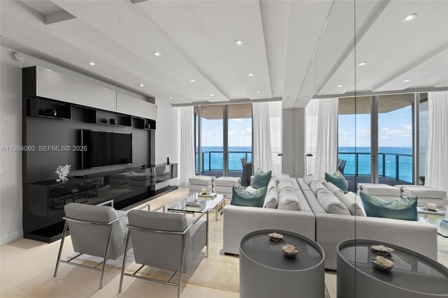 9703 Collins Ave in Bal Harbour, FL - Foto de edificio - Building Photo