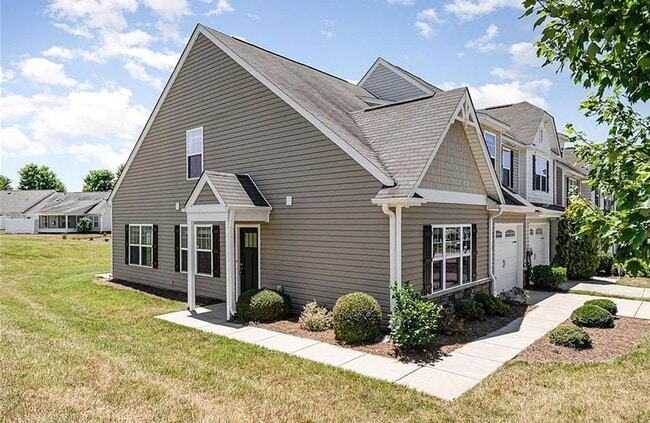 2130 Alamar Dr in High Point, NC - Building Photo - Building Photo