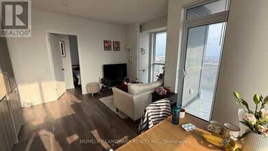 225 Commerce St in Vaughan, ON - Building Photo - Building Photo