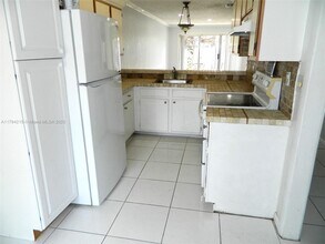 899 Crystal Lake Dr in Pompano Beach, FL - Building Photo - Building Photo