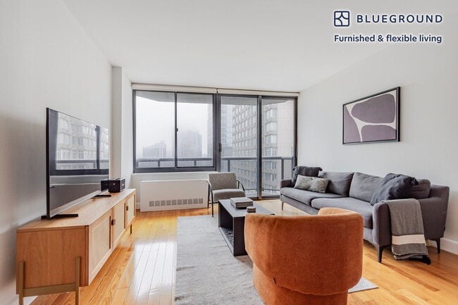 235 W 48th St