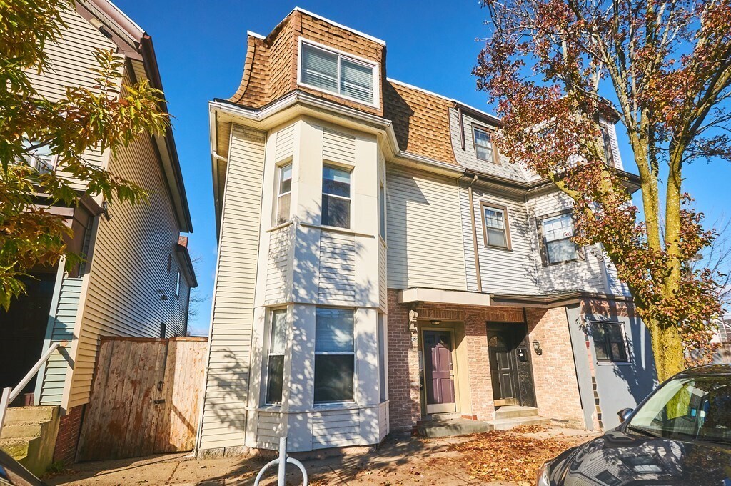 11 Boston St, Unit 2 in Boston, MA - Building Photo