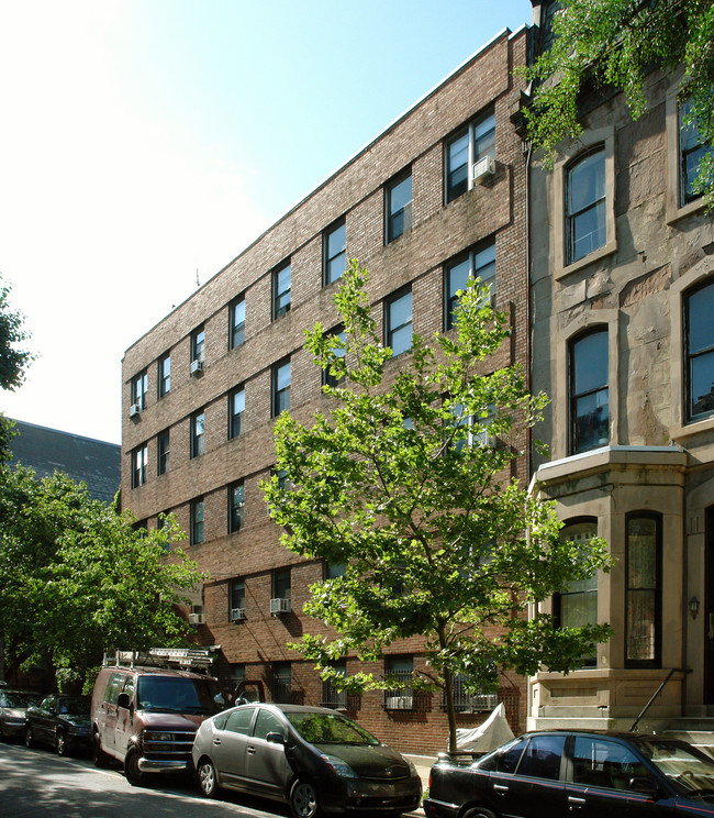 2220 Spruce St in Philadelphia, PA - Foto de edificio - Building Photo