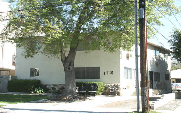 110-112 Olive St in Glendale, CA - Foto de edificio