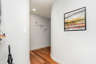 2145 Dexter Ave N in Seattle, WA - Foto de edificio - Building Photo