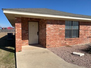 915 McDaniel Cir in Killeen, TX - Building Photo - Building Photo