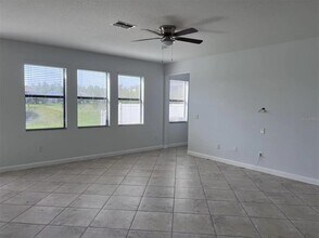 19453 Paddock View Dr in Tampa, FL - Building Photo - Building Photo
