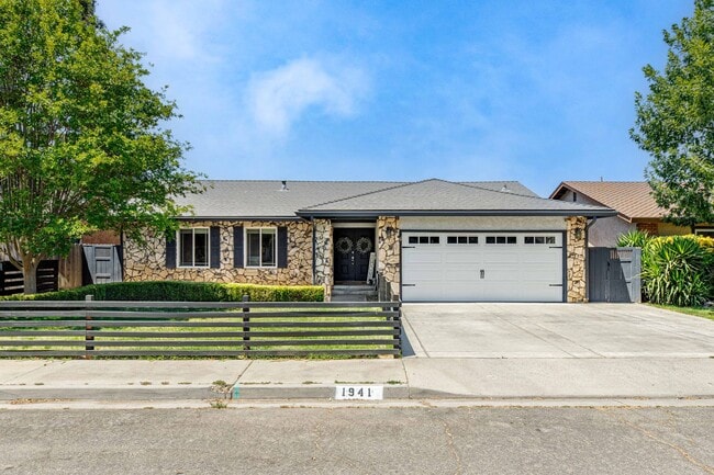 property at 1941 Carleton Dr