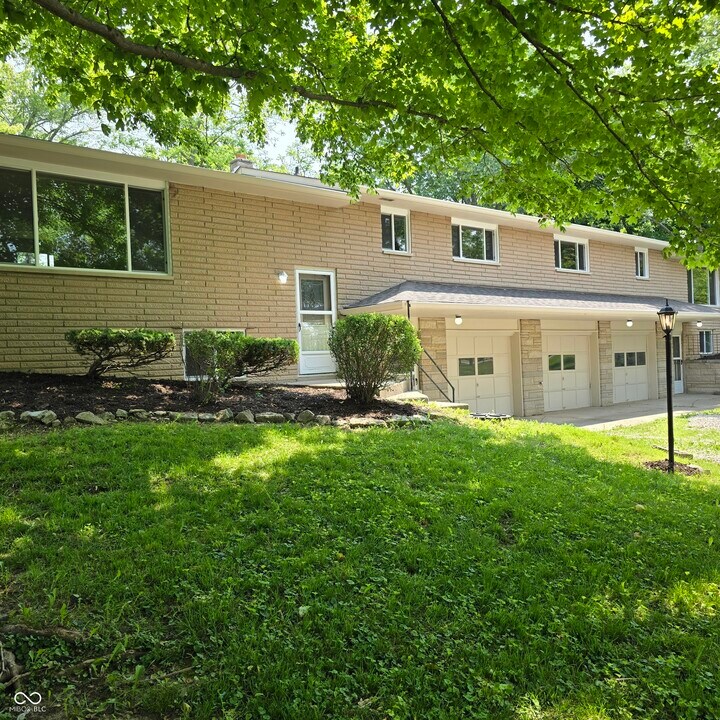 10016 E Troy Ave in Indianapolis, IN - Building Photo