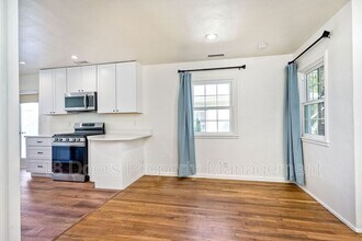 254 G Ave in Coronado, CA - Building Photo - Building Photo