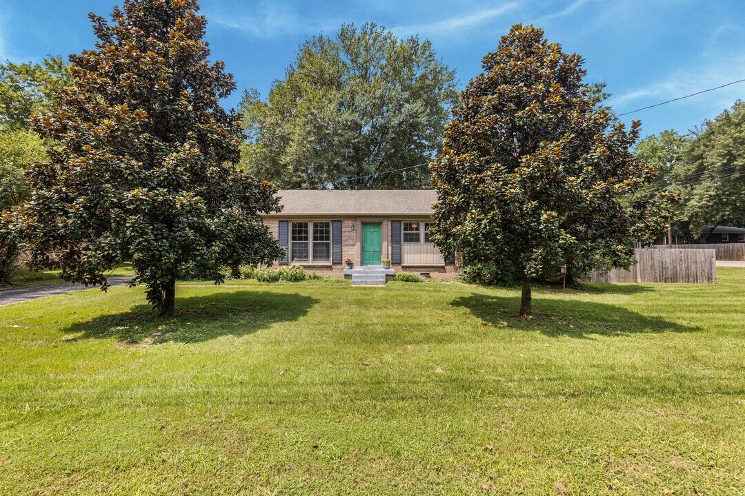 4815 Danby Dr in Nashville, TN - Building Photo