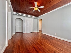 2021 Kane St in Houston, TX - Foto de edificio - Building Photo