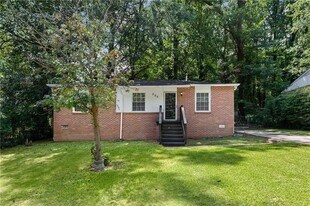 305 Banberry Dr SE in Atlanta, GA - Building Photo