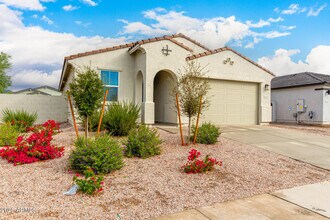 24590 W Hilton Ave in Buckeye, AZ - Building Photo - Building Photo