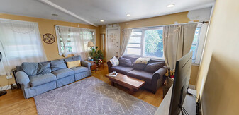 2572 Massachusetts Ave, Unit 2 in Cambridge, MA - Building Photo