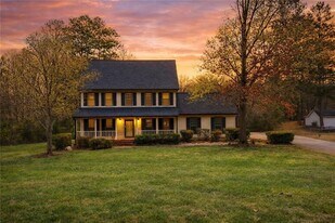 807 Oak Bridge Ln in Fayetteville, GA - Building Photo