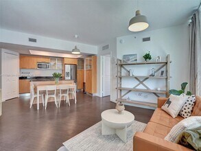 480 NE 30th St, Unit 901 in Miami, FL - Building Photo - Building Photo