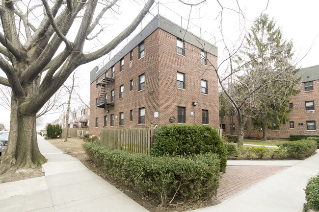 Central Astoria Apartments in Astoria, NY - Building Photo - Building Photo