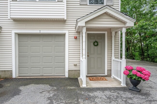 42 Rogers St in Tewksbury, MA - Building Photo - Building Photo