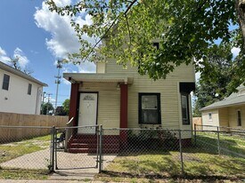 1065 Caulfield Ave SW in Grand Rapids, MI - Building Photo