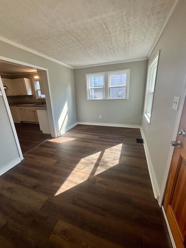 3707 Powell Ave in Louisville, KY - Foto de edificio - Building Photo