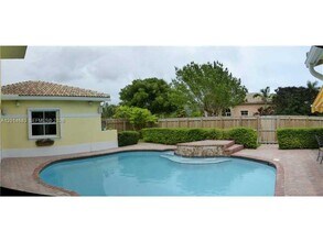 9026 SW 160th Terrace in Palmetto Bay, FL - Building Photo - Building Photo